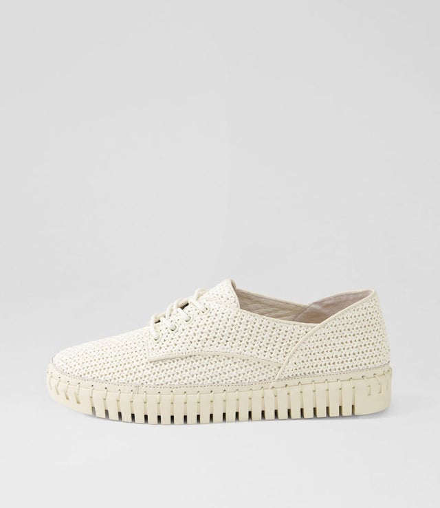 Women's Django & Juliette Hamburg in Nougat Raffia. Sku: DJ20267NDR3O
