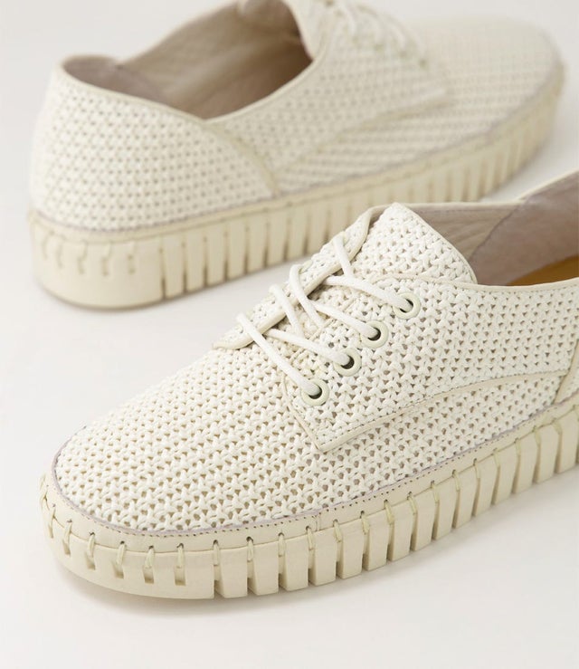Women's Django & Juliette Hamburg in Nougat Raffia. Sku: DJ20267NDR3O