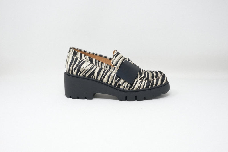 Women's Django & Juliette Umea in Zebra Metal Black Pony. Sku: DJ19997AKHBF
