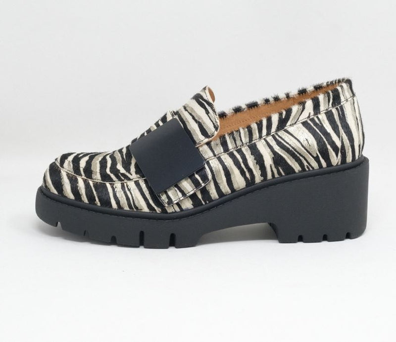 Women's Django & Juliette Umea in Zebra Metal Black Pony. Sku: DJ19997AKHBF